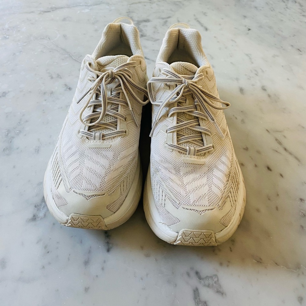 Women’s HOKA x OV Clifton Size 9.5